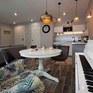 City Of The Kings Piano Apartment